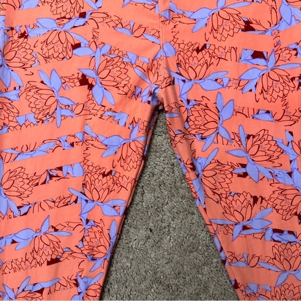 Lularoe womens Patterned Leggings TC EUC - Picture 3 of 4